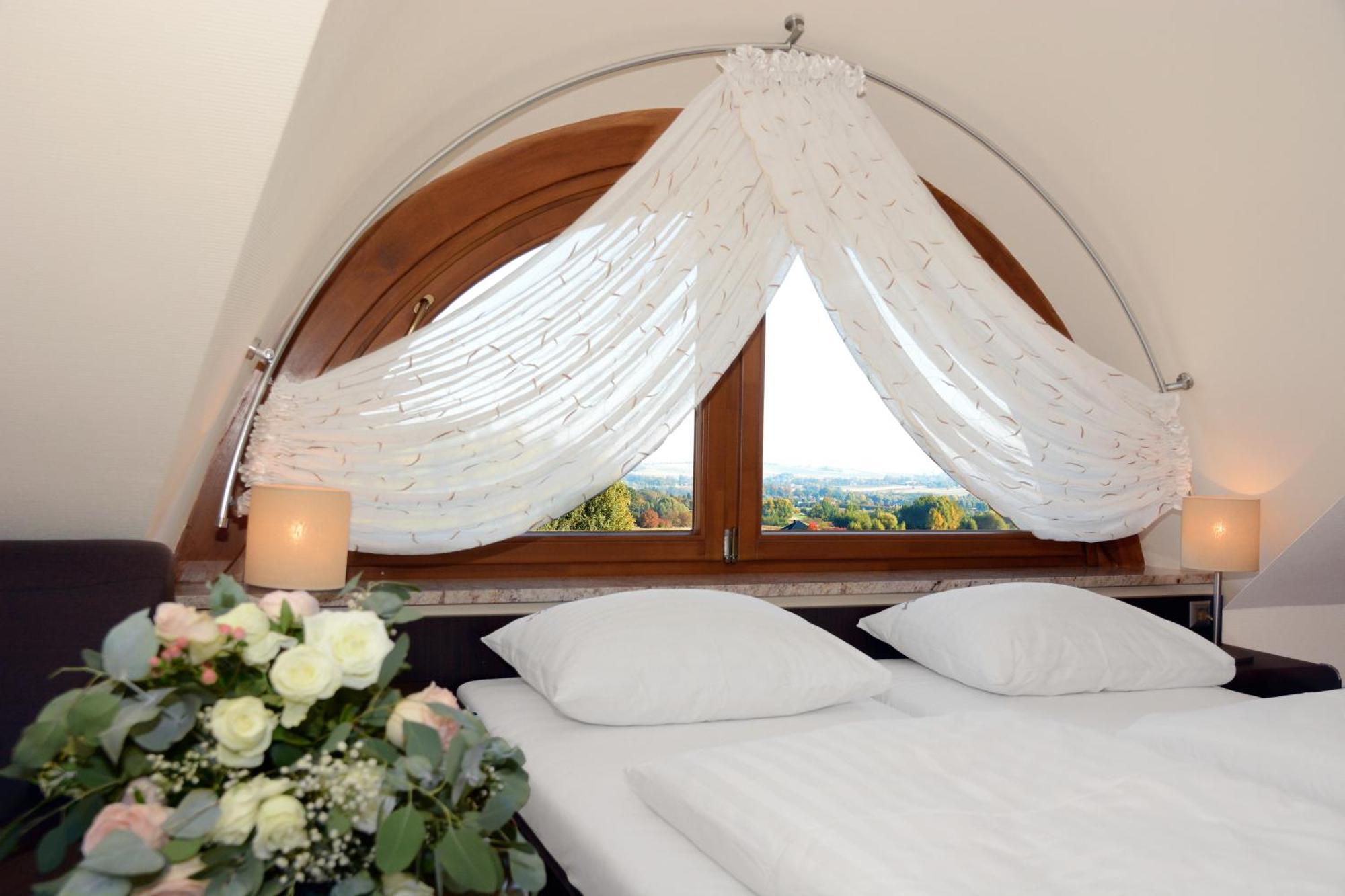 Hotel Swietokrzyski Dwor Nowa Slupia Ngoại thất bức ảnh