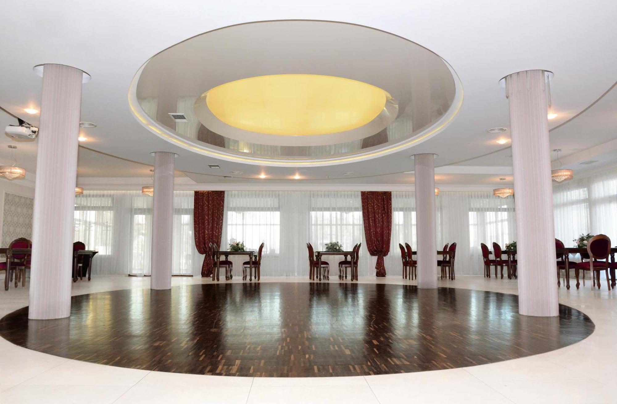 Hotel Swietokrzyski Dwor Nowa Slupia Ngoại thất bức ảnh