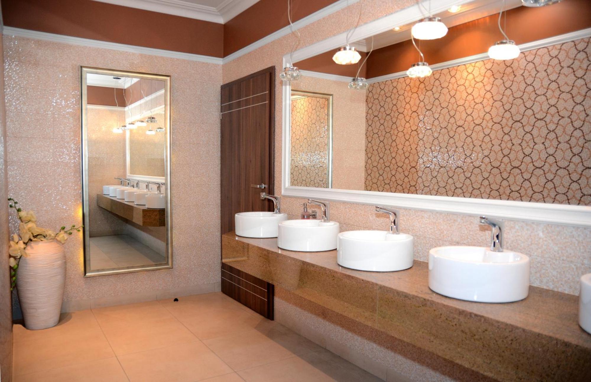 Hotel Swietokrzyski Dwor Nowa Slupia Ngoại thất bức ảnh